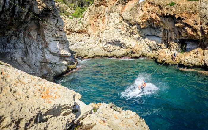 Coasteering Nature